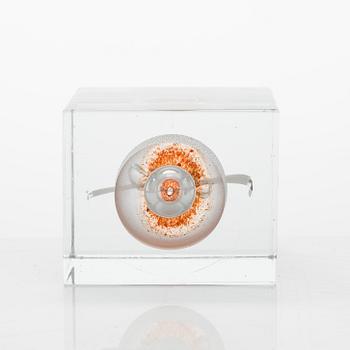 Oiva Toikka, årskub, signerad Oiva Toikka, Nuutajärvi 1985, numrerad 668/2000.