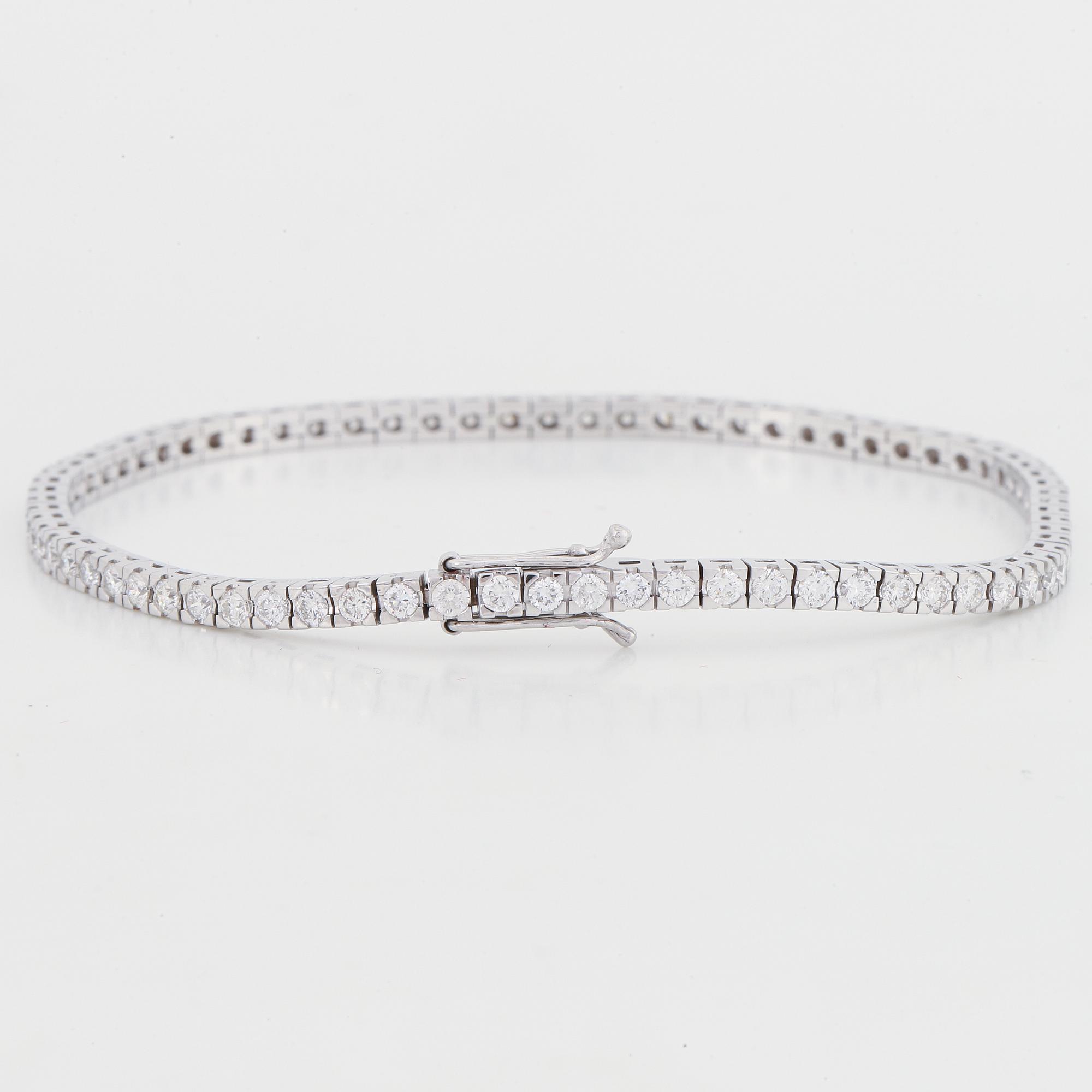 Brilliant cut diamond tennis bracelet.