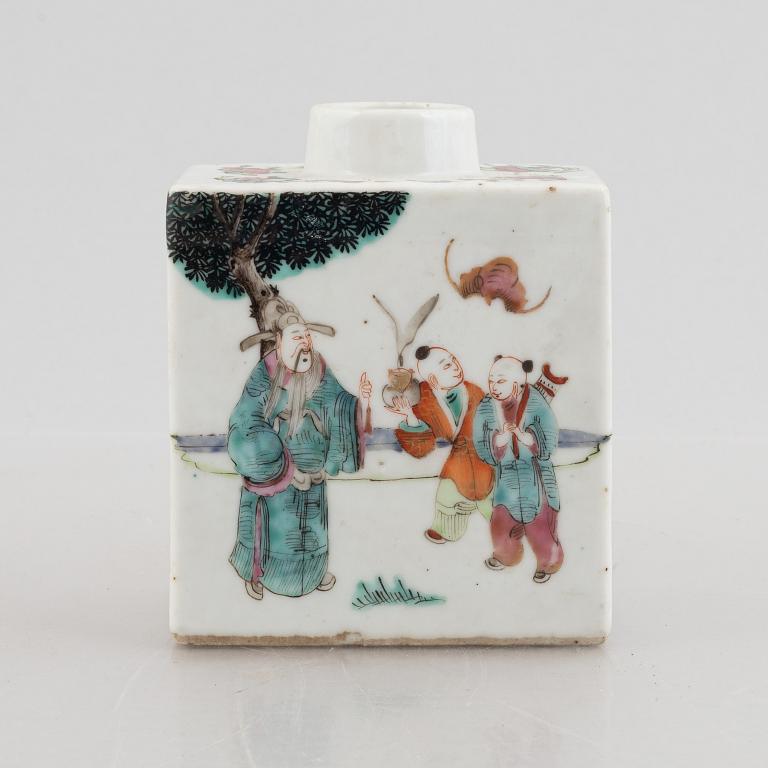 A famille rose tea caddy, Qing dynasty, 19th century.