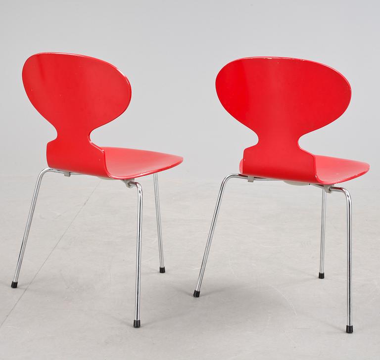 STOLAR, ett par, "Myran", Arne Jacobsen, Fritz Hansen, Danmark, 1974/ 1992.