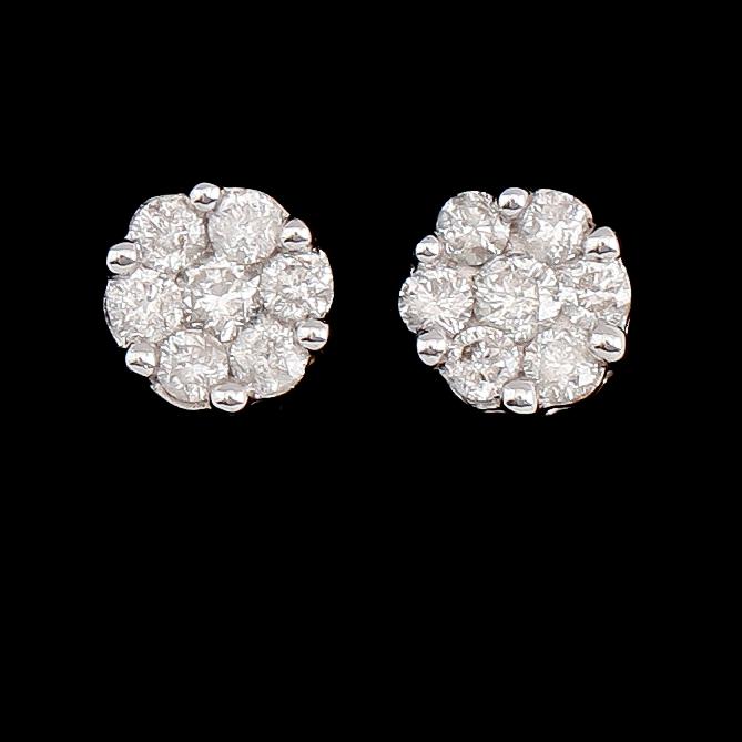 ÖRHÄNGEN, 1 par, 18 k vitguld, 14 briljantslipade diamanter tot 0.26 ct.