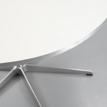 An Arne Jacobsen table for Fritz Hansen, Signed with label and dated 1985.