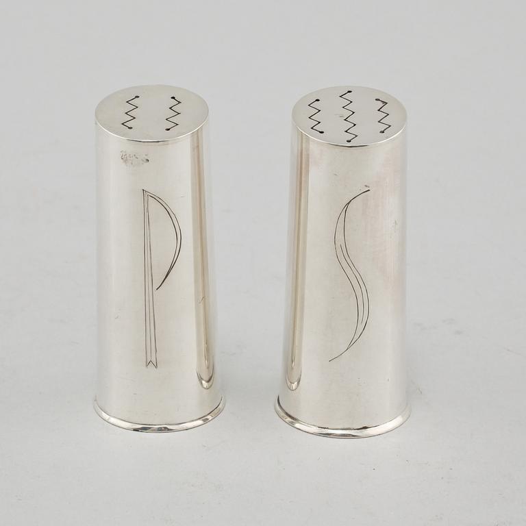 SALT OCH PEPPARSTRÖARE, silver, Göteborg, 1959. Vikt 120 g.