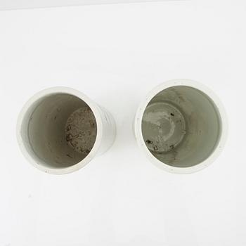 A set of two Chinese vases, second half of the 20th century.