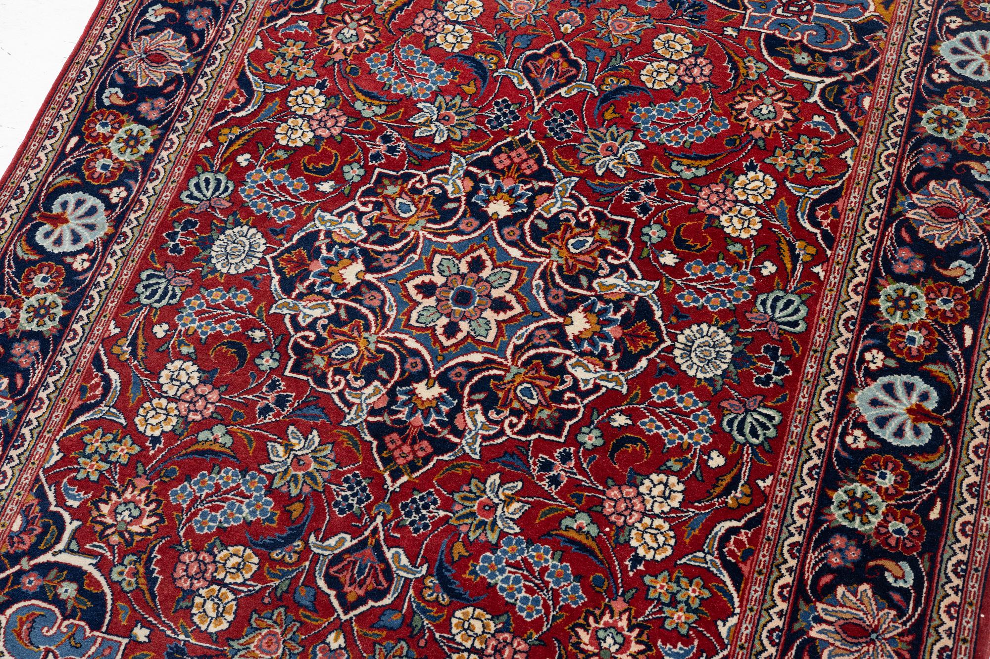 An oriental carpet, approx. 170 x 100 cm.