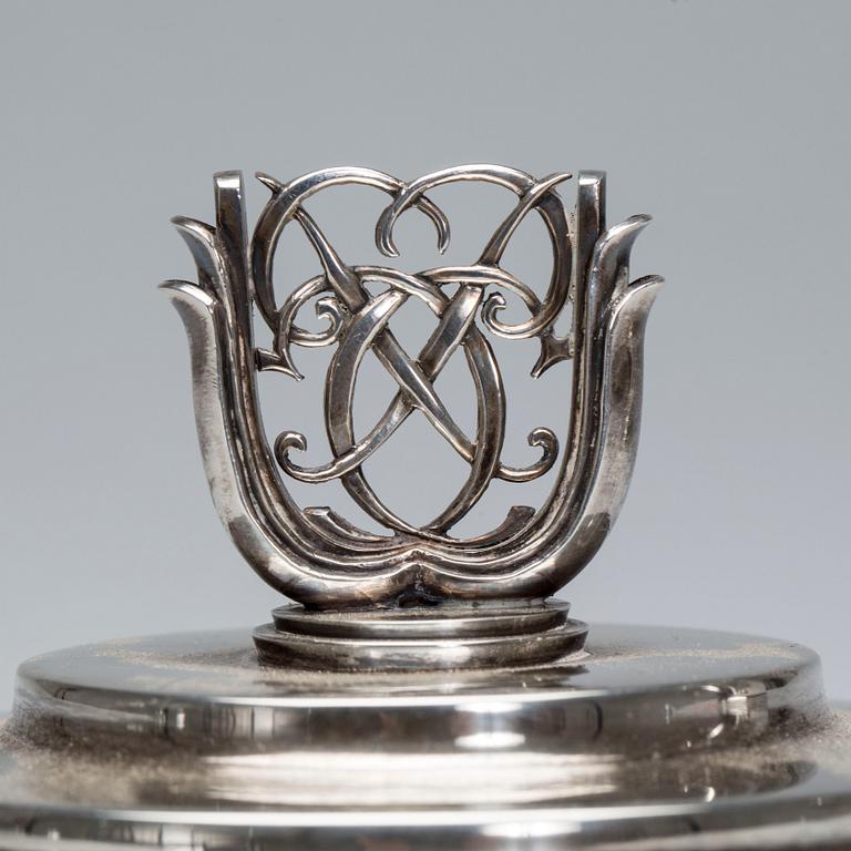 BÄGARE med LOCK, sterlingsilver, Atelier Borgila, Stockholm, 1938. Vikt ca 415 g.
