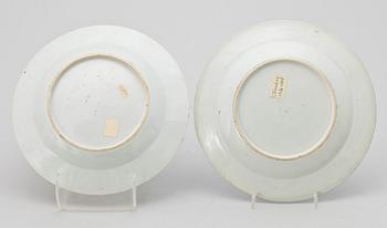 TALLRIKAR, 2 st, porslin, Kina, 1700-tal.