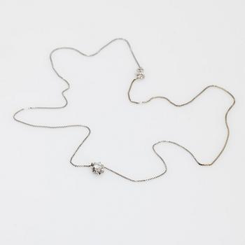 Collier, 18K vitguld med diamant.