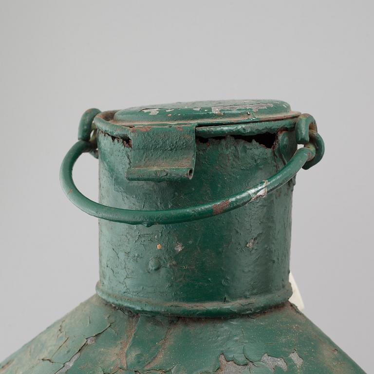 LANTERNOR, ett par, 1900-talets första hälft.