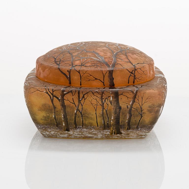 An early 20th-century French glass bonbonnière by Daum Nancy.