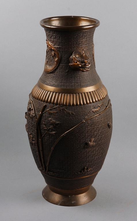 GOLVURNA, metall. Orientalisk.