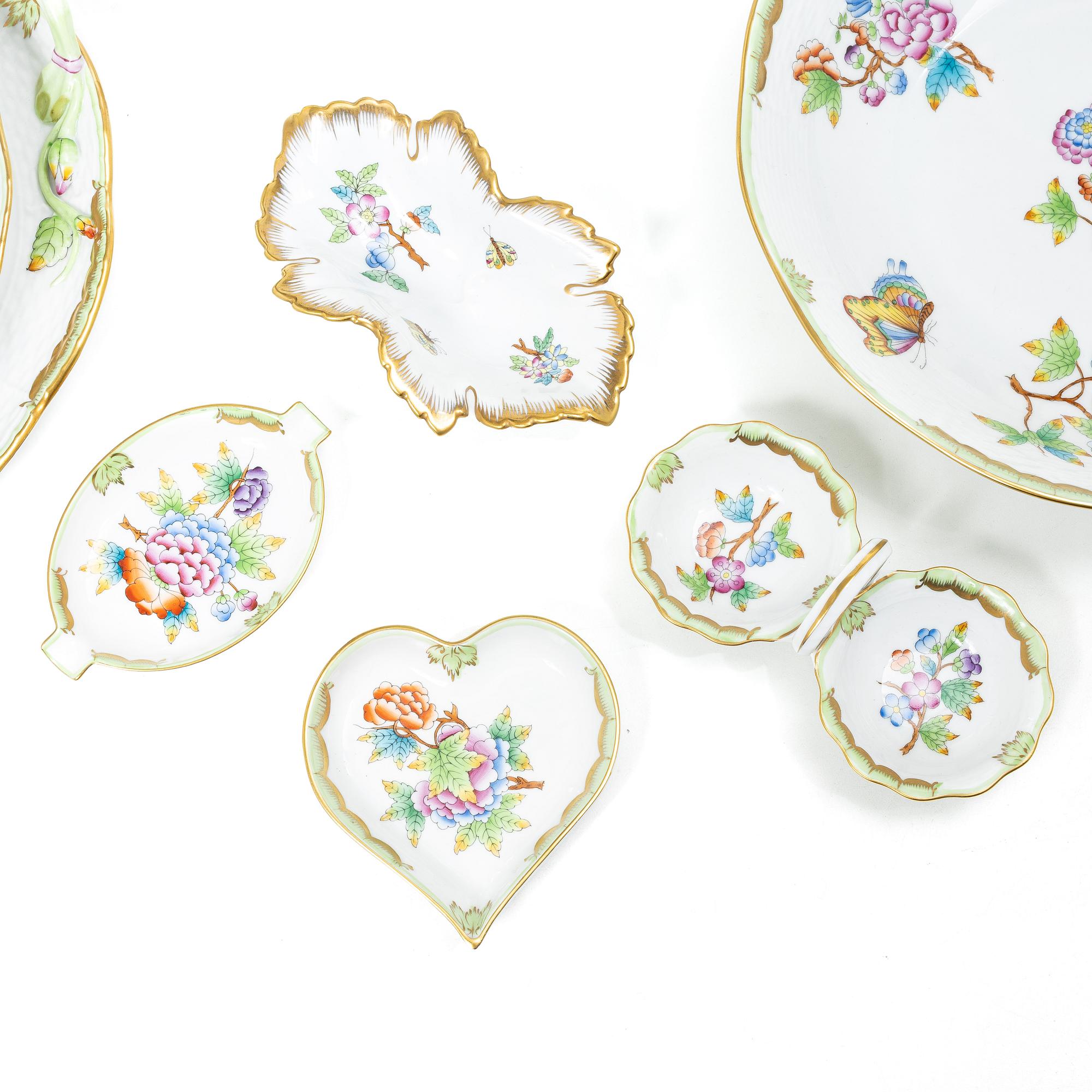 Mat-, kaffe- och teservis, 111 delar, "Queen Victoria", Herend, Ungern.