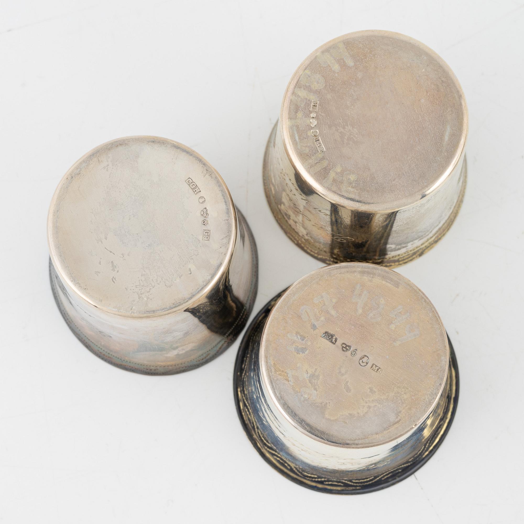 Silverföremål, 11 st, bland annat bägare, C.G. Hallberg, Stockholm, 1940-tal.