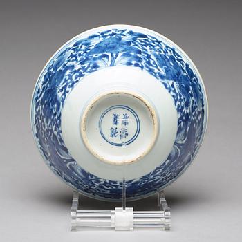 A blue and white bowl, Qing dynasty, early 18th century.