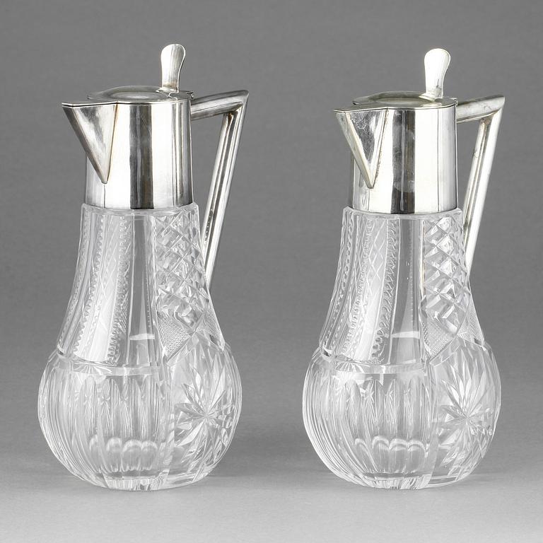 KANNOR, ett par, glas och nysilver, GAB, 1900-talets början.