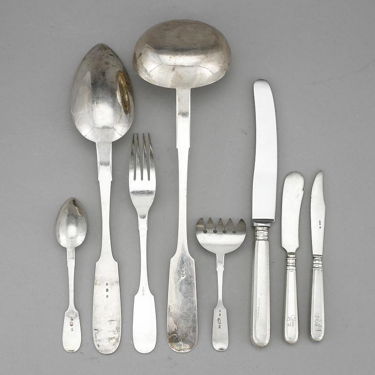 BESTICKSERVISDELAR, 41 delar, mestadels Estland, 1800-talets slut. Vikt ca 1360 g.