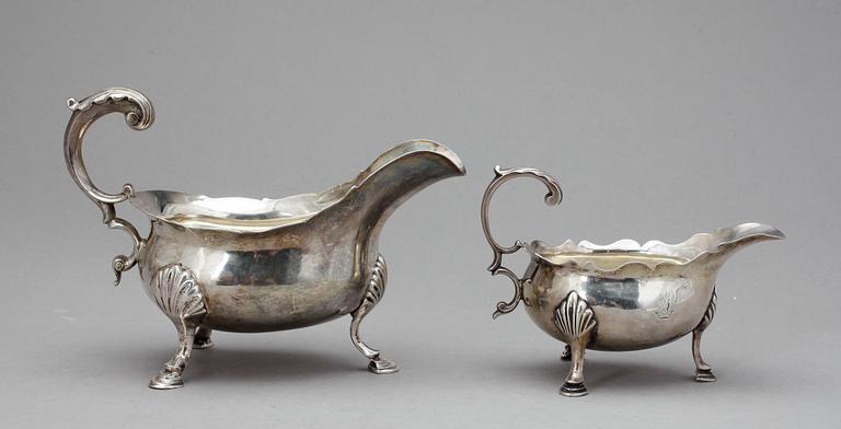 SÅS- SAMT GRÄDDSNIPA, silver, London bla 1764. Tot ca 392 gram.