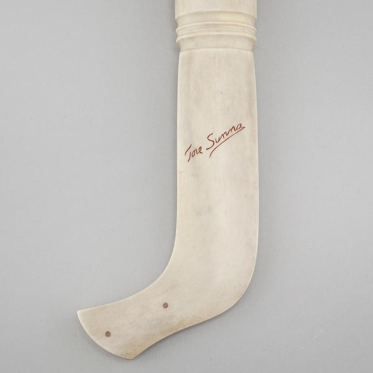 TORE SUNNA, kniv, helhorn, signerad.