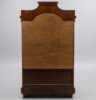 VITRIN, empirestil, 1900-talets slut.