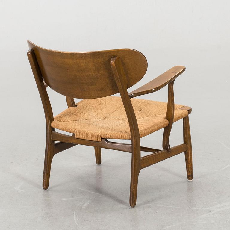 HANS J WEGNER, a "CH-22" armchair, Carl Hansen & Son, Denmark.