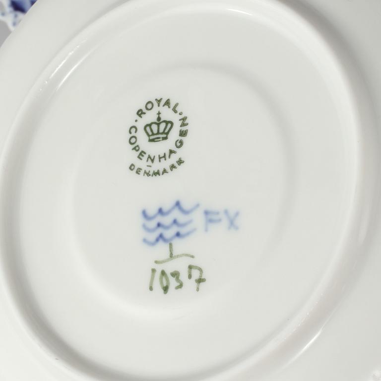 KAFFESERVIS, 23 delar, porslin, "Musselmalet", Royal Copenhagen, 1900-talets andra hälft.