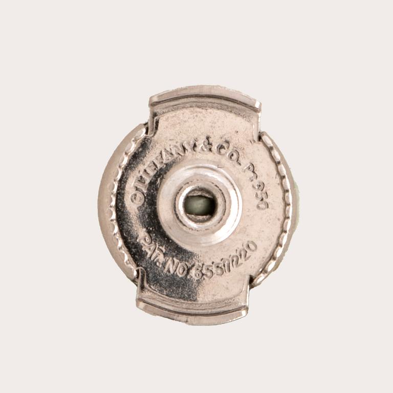 Tiffany & Co, örhängen ett par 950 platina samt runda briljantslipade diamanter.