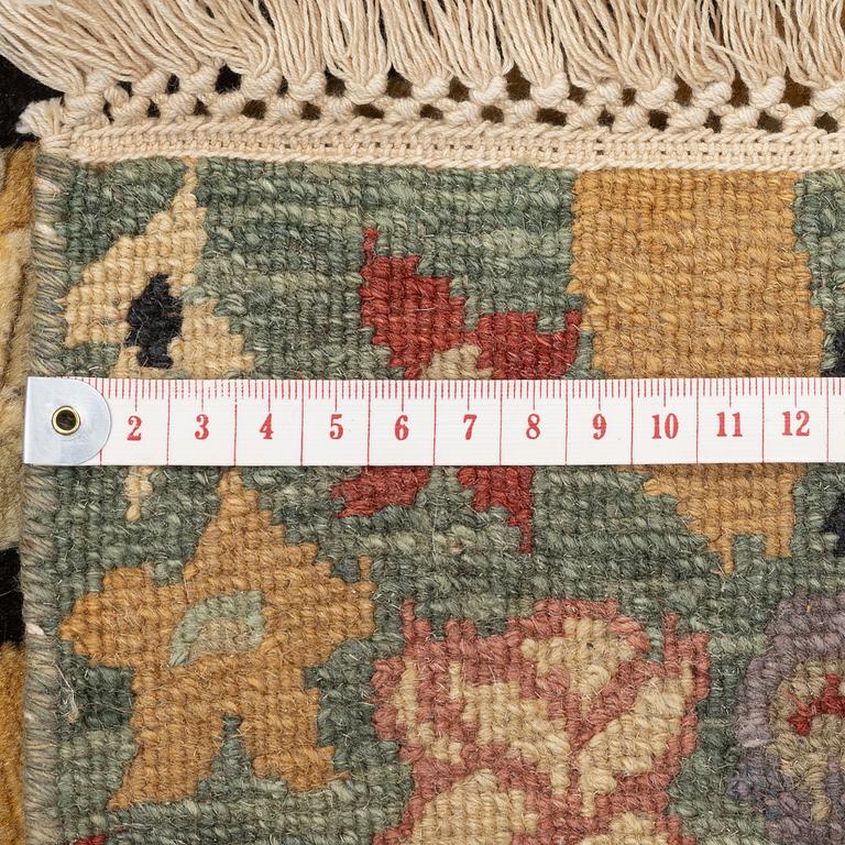 Carpet, Annapuna, 230 x 165 cm.