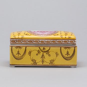 ASK MED LOCK, porslin, Kina, 1900-tal.