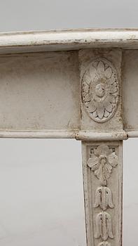 VÄGGBORD / SIDOBORD, ett par, gustaviansk stil, 1900-talets första hälft.