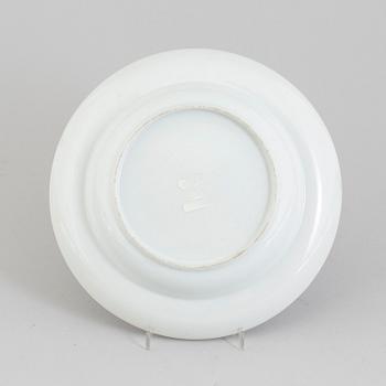 A famille rose porcelain deep dish, Canton, Qing dynasty, 19th century.