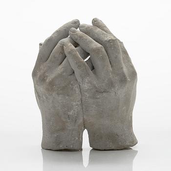 Sini Majuri, skulptur, "Crocodile's tear", signerad Sini Majuri, Suomenlinna 2022.