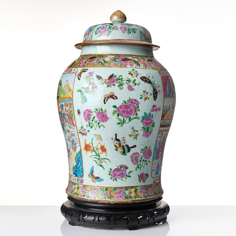 A large famille rose Canton jar with cover, Qing dynasty, 19th Century.