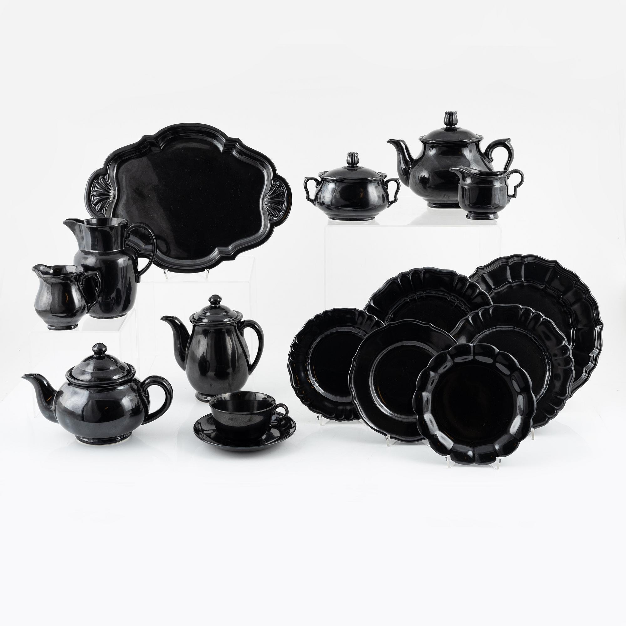 Arthur Percy, amongst others, 155 pieces of a dining service, different models, Gelfe, Sweden.