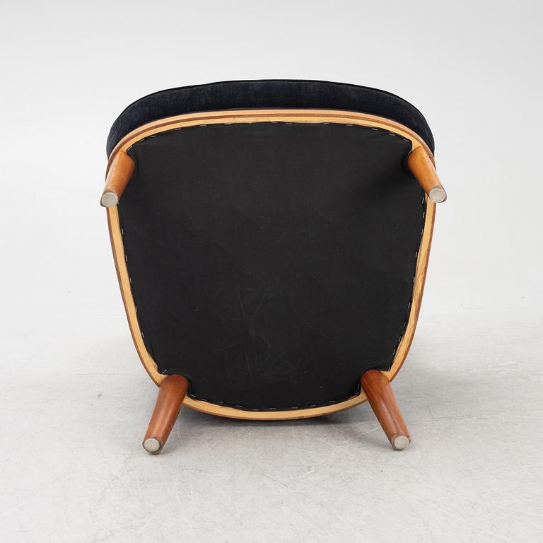 Carl Malmsten, a pair of 'Advokaten' armchairs, second half of the 20th Century.