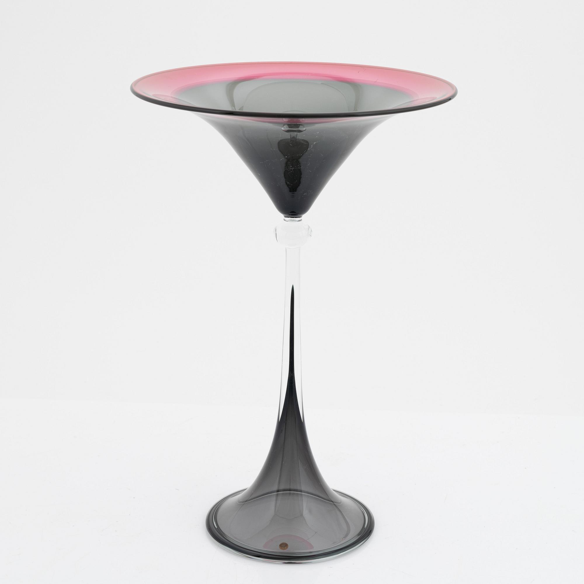 Wilke Adolfsson, a glass cup, Sweden, signed and dated 1986.