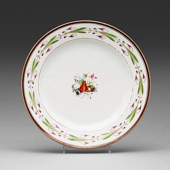 A set of 33 dinner plates, Qing dynasty, Qianlong (1736-95).