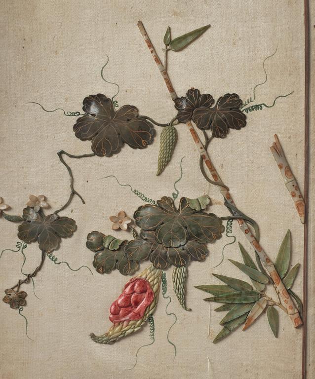 Reliefer, ett par, sten och siden. Qingdynastin (1644-1912).