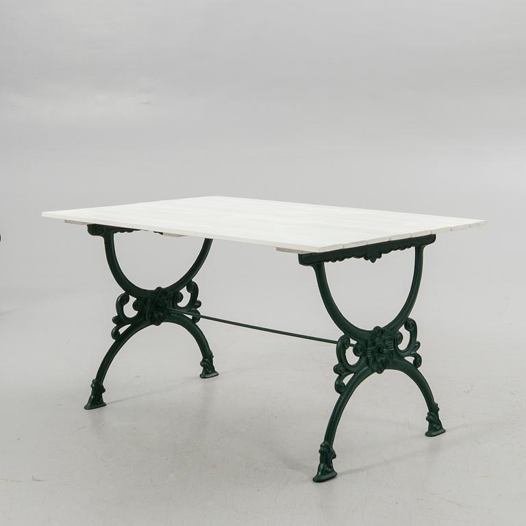 Garden group, 4 pieces, second half of the 20th century.