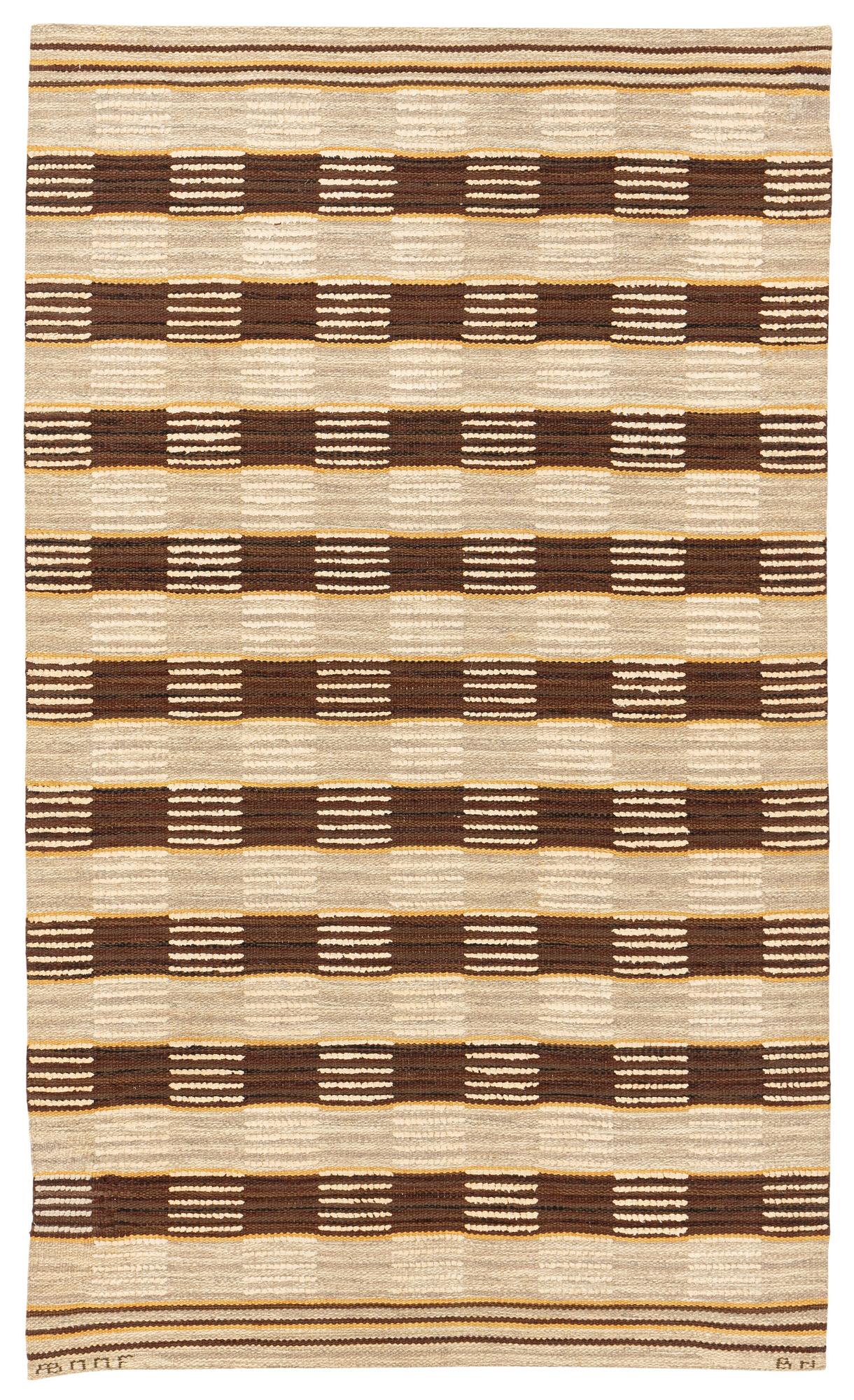 Barbro Nilsson, matta, "Schackrutig, brun". Reliefrya. Ca 206 x 123 cm. Signerad AB MMF BN.