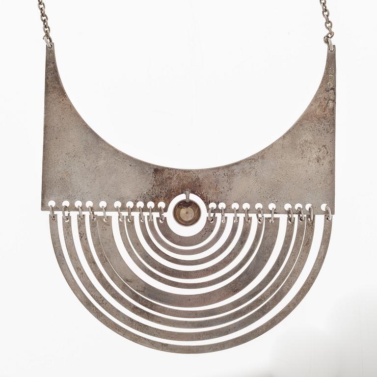 HALSSMYCKE, Tapio Wirkkala "Halvmåne" , N. Westerback 1972, silver.