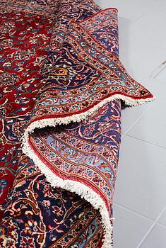 A Keshan rug, ca 420 x 290 cm.