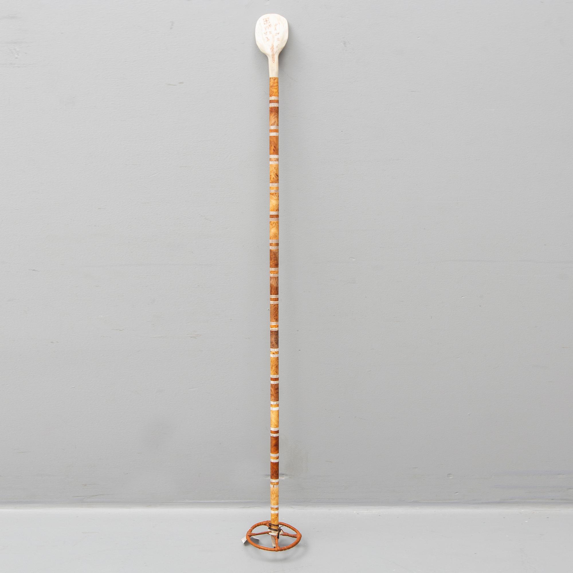 TYKO LAMPA, a Sami burr birch and reindeer horn ski stick, Vittangi, signed.