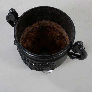 TRÄDGÅRDSURNA, gjutjärn, troligen, Stavsjö Bruk, 1900-tal.