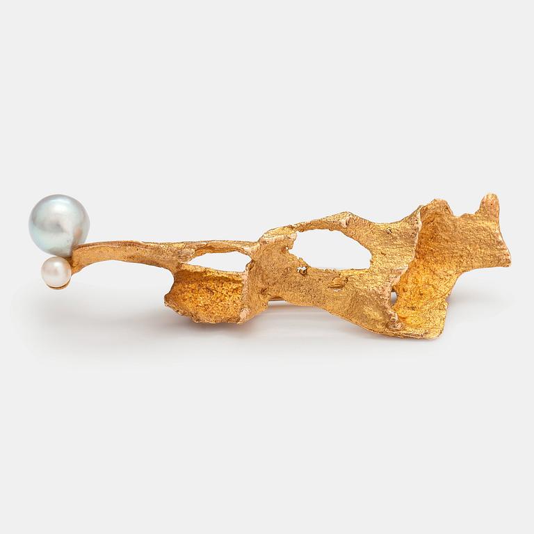 Björn Weckström, Rintaneula "Onnentaika", 14K kultaa, viljellyt helmet. Lapponia 1968.