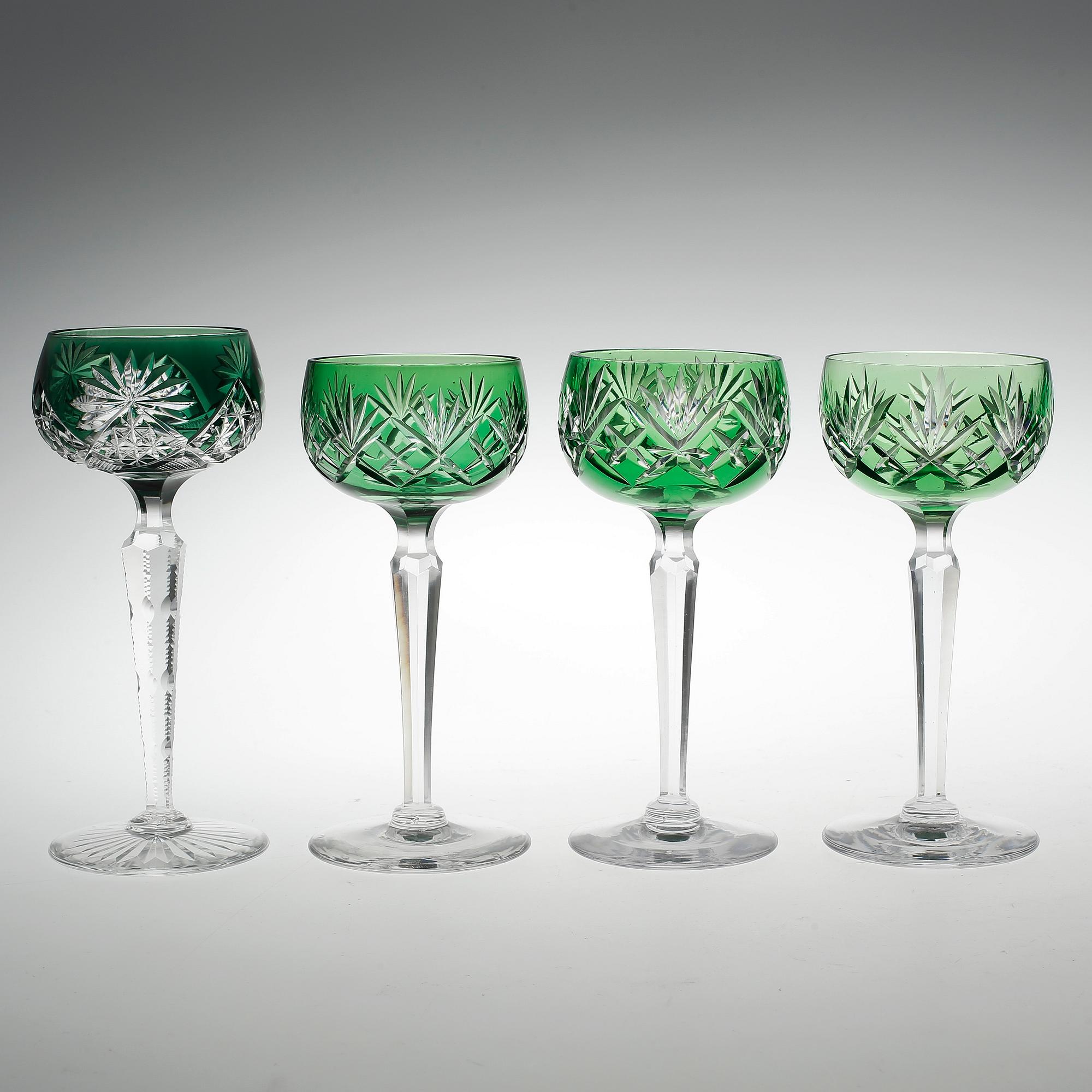 VINGLAS, 8 stycken snarlika, Böhmisk typ, 1900-tal.