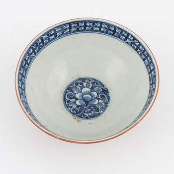 A Japanese porcelaine bowl, 19th century.