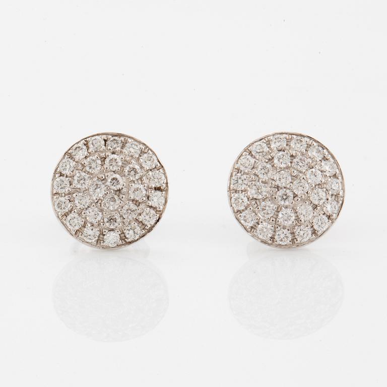 Brilliant-cut diamond earrings, total ca 0,65 ct.