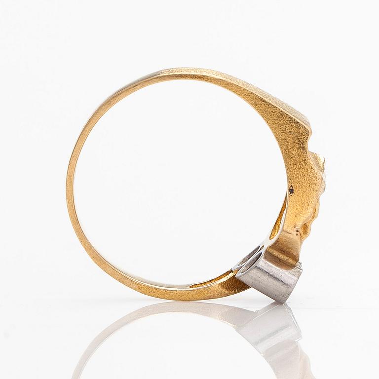 Björn Weckström, an 18K gold/ platinum ring, 'Diamond Leaf', with single-cut diamonds, Lapponia 1979.