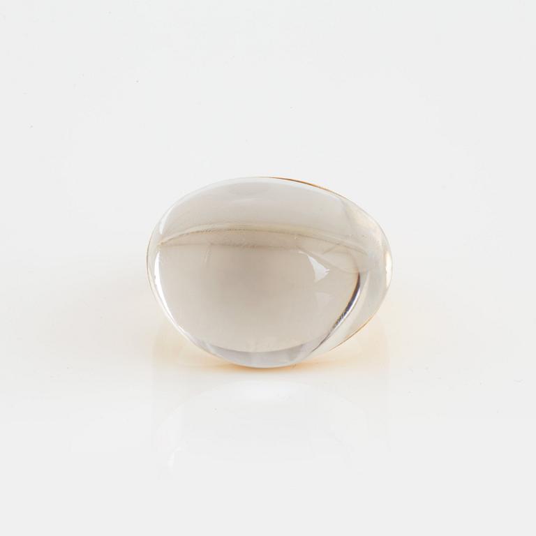 An 18K gold H Stern ring set with a cabochon-cut rock crystal.