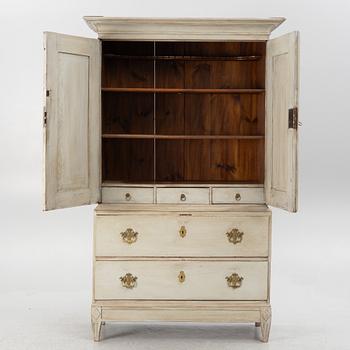 Skåp, omkring år 1800. Gustavianskt.
